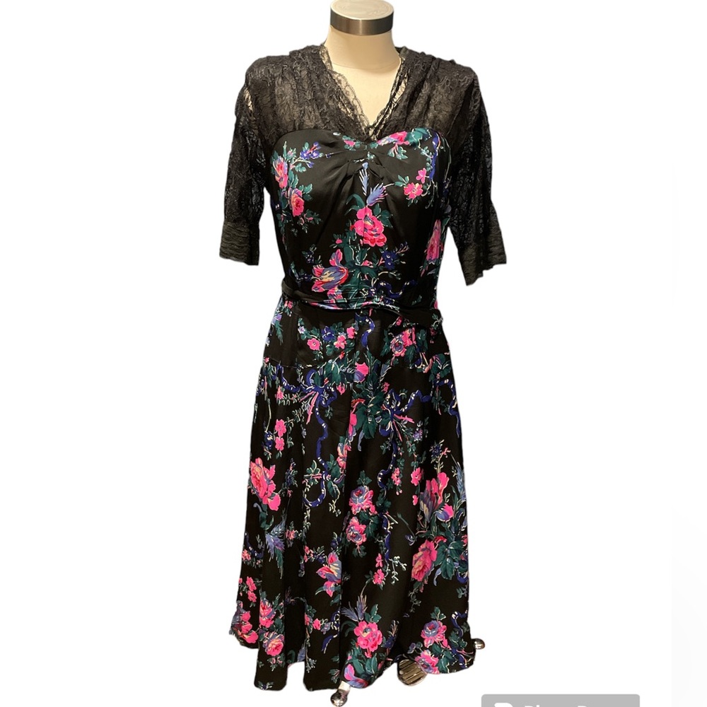 Petite Vintage, black lace floral dress